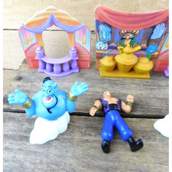 Lot of Vintage Disney Aladdin Plastic Figurines Playset Pieces Genie Jasmine - Picture 2 of 8